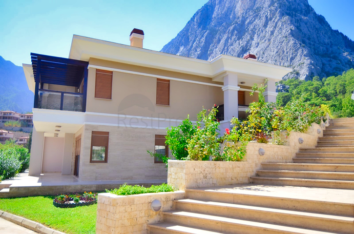 فيلات في حي هاجيسكيلر-أنطاليا