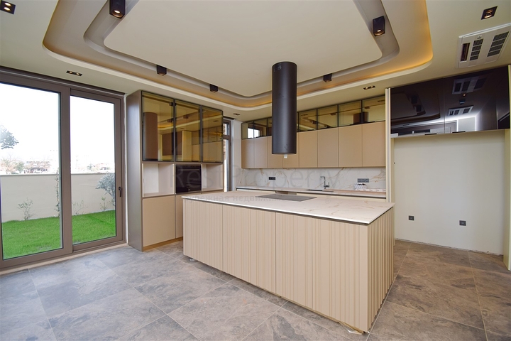 فيلا 4+1 في دوشيمالتي-منطقة أنطاليا