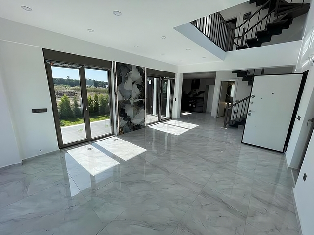 فيلا 3 + 1 في منطقة بيليك أنطاليا 