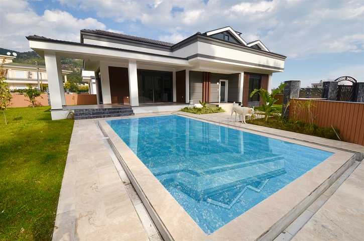 فلل مخطط طابق 4 + 2 و 9 + 3 في كيمير-منطقة أنطاليا