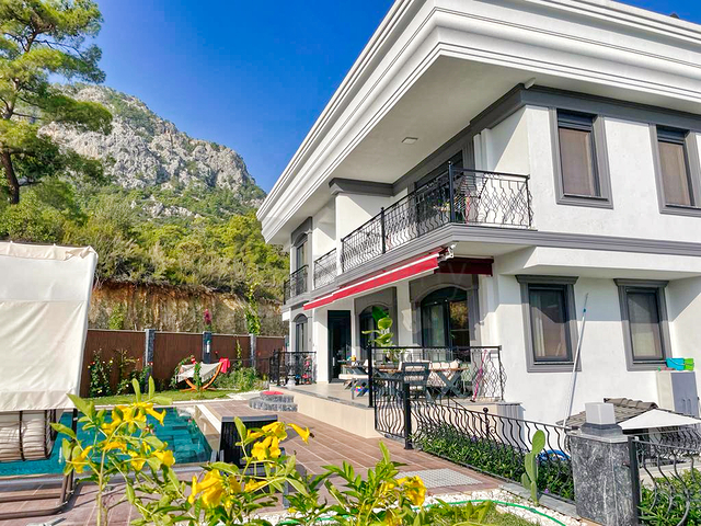 فلل مخطط طابق 4 + 2 و 9 + 3 في كيمير-منطقة أنطاليا