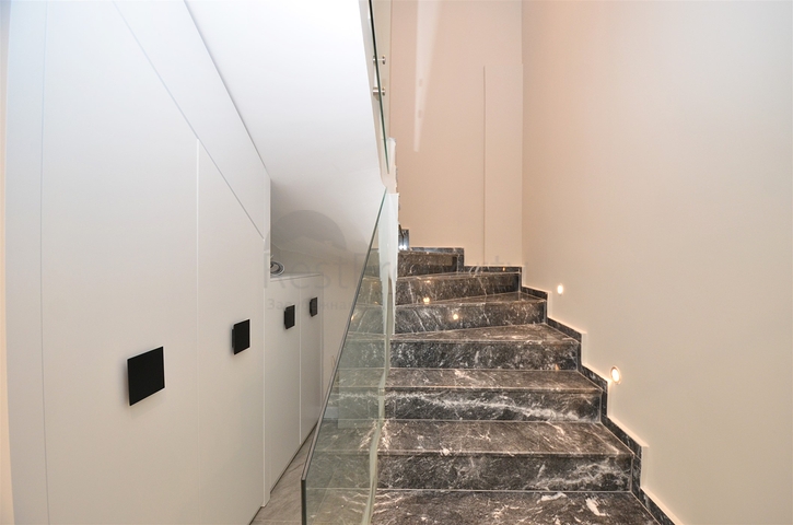 فلل مخطط طابق 4 + 2 و 9 + 3 في كيمير-منطقة أنطاليا