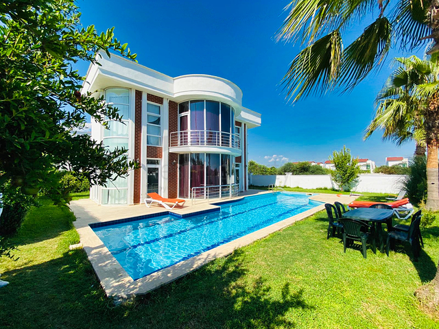 فيلا 4 + 1 في منطقة بيليك أنطاليا 