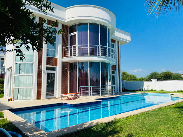 فيلا 4 + 1 في منطقة بيليك أنطاليا 