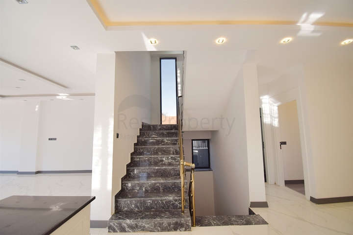 فيلا 5 + 1 في منطقة لارا أنطاليا