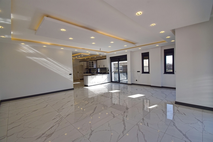 فيلا 5 + 1 في منطقة لارا أنطاليا