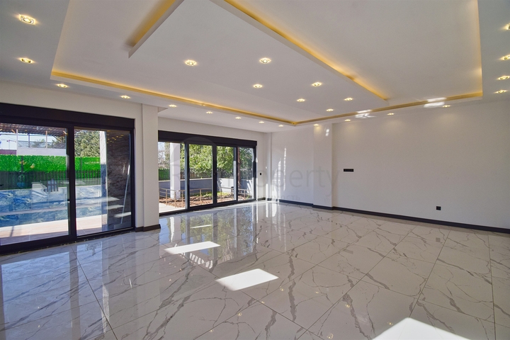 فيلا 5 + 1 في منطقة لارا أنطاليا