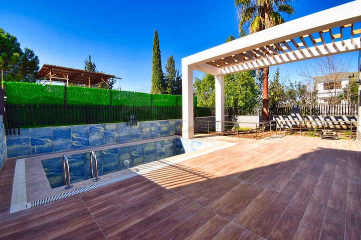 فيلا 5 + 1 في منطقة لارا أنطاليا