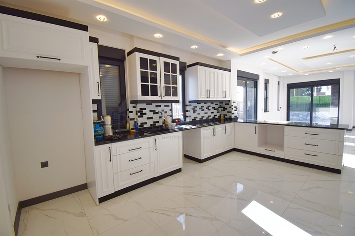 فيلا 5 + 1 في منطقة لارا أنطاليا