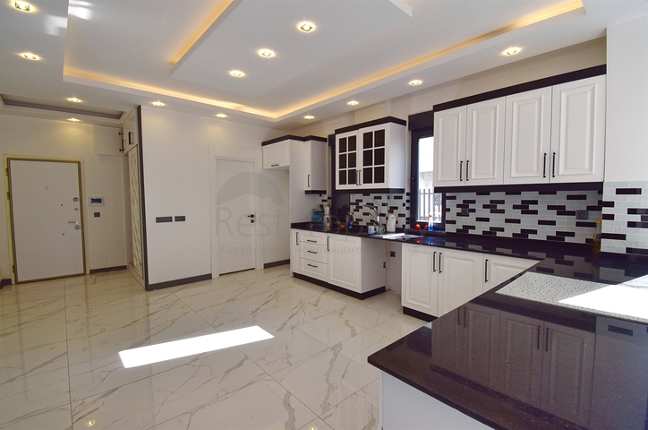 فيلا 5 + 1 في منطقة لارا أنطاليا