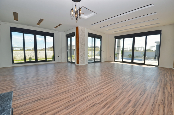 تخطيط فيلا 7 + 2 في منطقة دوشيمالتي - أنطاليا