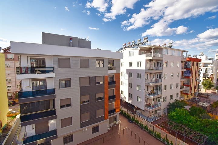 شقة دوبلكس 5 + 1 في حي ينيغيون - أنطاليا