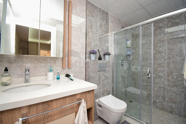 شقة دوبلكس 5 + 1 في حي ينيغيون - أنطاليا