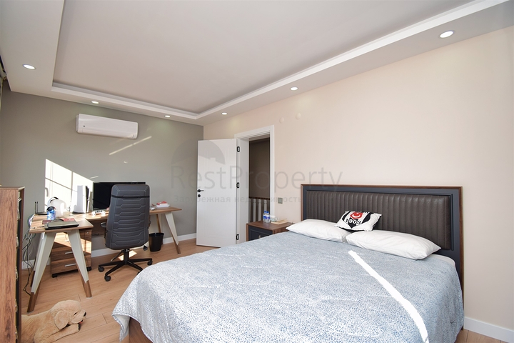 شقة دوبلكس 5 + 1 في حي ينيغيون - أنطاليا