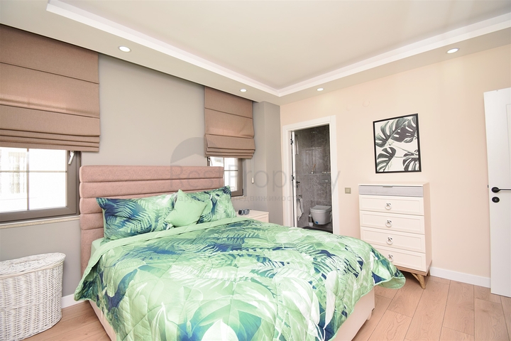 شقة دوبلكس 5 + 1 في حي ينيغيون - أنطاليا