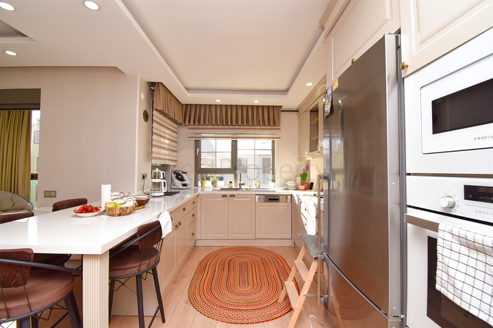 شقة دوبلكس 5 + 1 في حي ينيغيون - أنطاليا