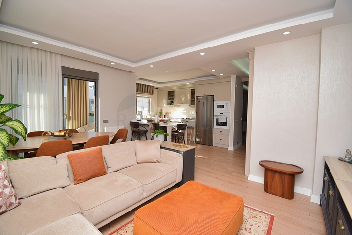 شقة دوبلكس 5 + 1 في حي ينيغيون - أنطاليا