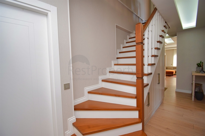 شقة دوبلكس 5 + 1 في حي ينيغيون - أنطاليا