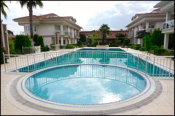 شقة 4 + 1 في منطقة بيليك أنطاليا 