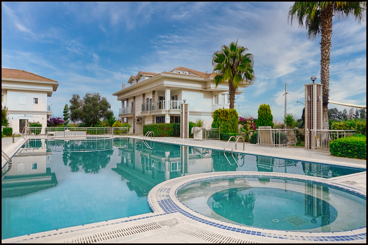 شقة 4 + 1 في منطقة بيليك أنطاليا 