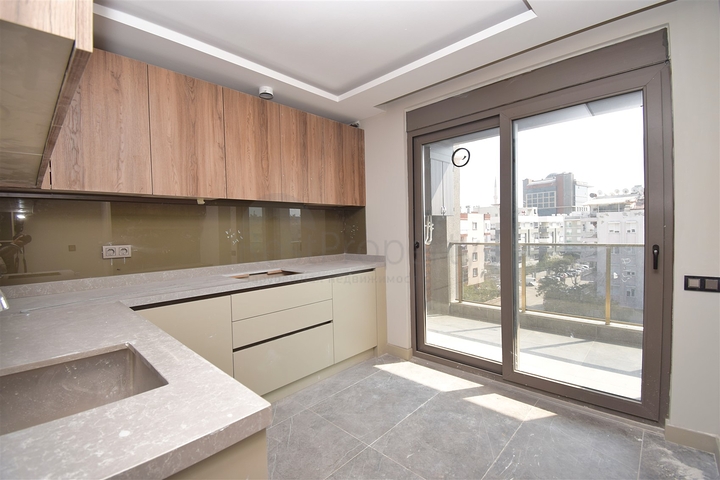 شقق 4+1 في منطقة كيزيلتوبراك-أنطاليا الصغيرة 