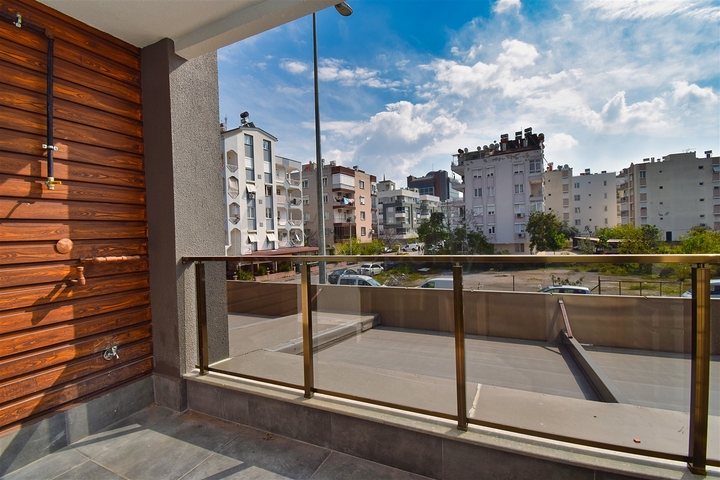 شقق 4+1 في منطقة كيزيلتوبراك-أنطاليا الصغيرة 