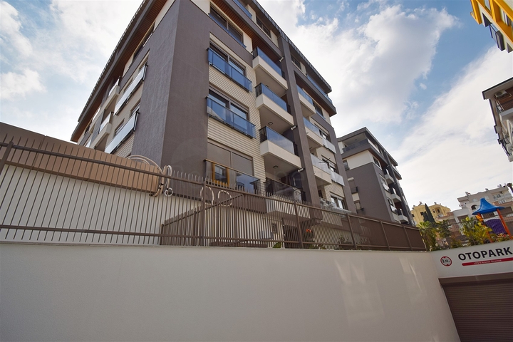 شقق 4+1 في منطقة كيزيلتوبراك-أنطاليا الصغيرة 