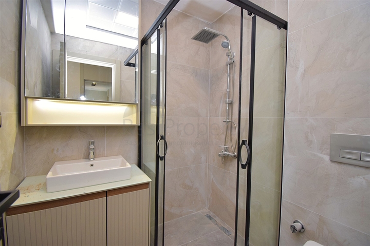 شقق 4+1 في منطقة كيزيلتوبراك-أنطاليا الصغيرة 