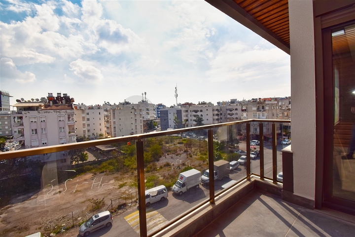 شقق 4+1 في منطقة كيزيلتوبراك-أنطاليا الصغيرة 