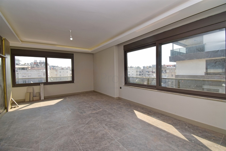 شقق 4+1 في منطقة كيزيلتوبراك-أنطاليا الصغيرة 