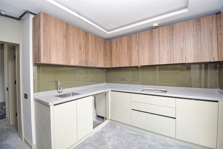 شقق 4+1 في منطقة كيزيلتوبراك-أنطاليا الصغيرة 