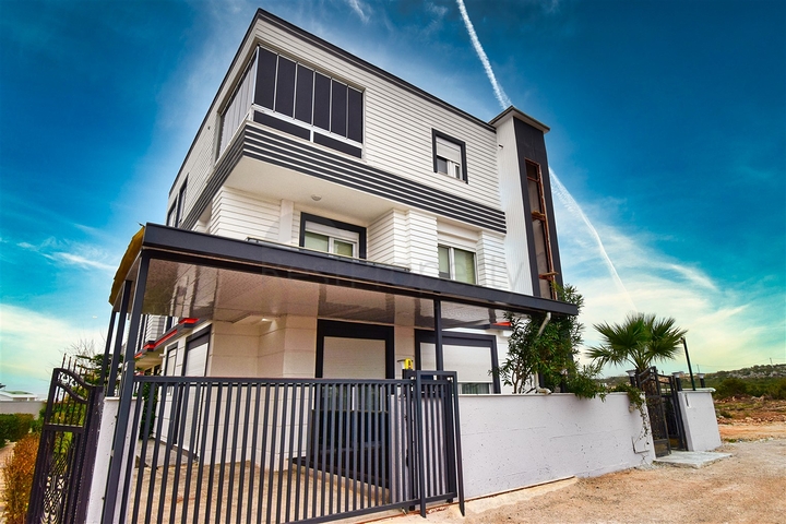 فيلا 7+3 في التينتاس-منطقة أنطاليا 