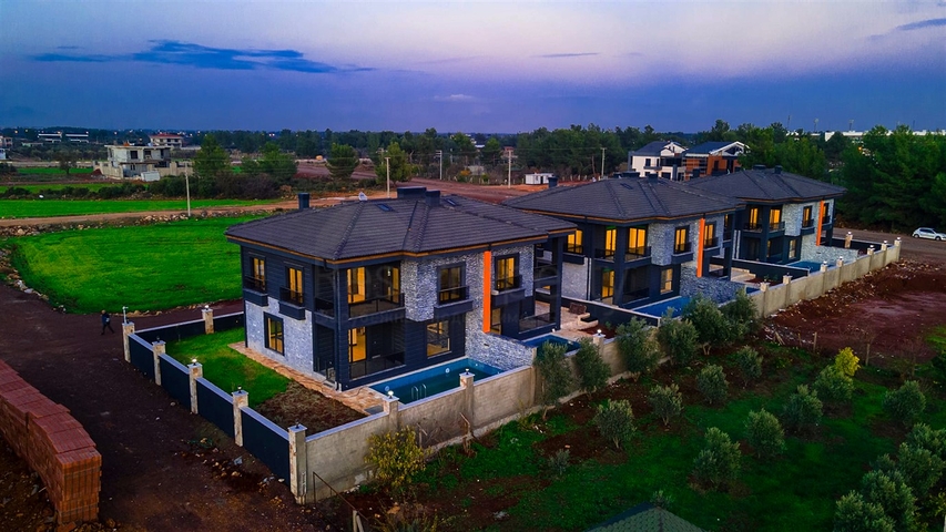 فلل 4 + 1 في دوشيميالتي-منطقة أنطاليا 