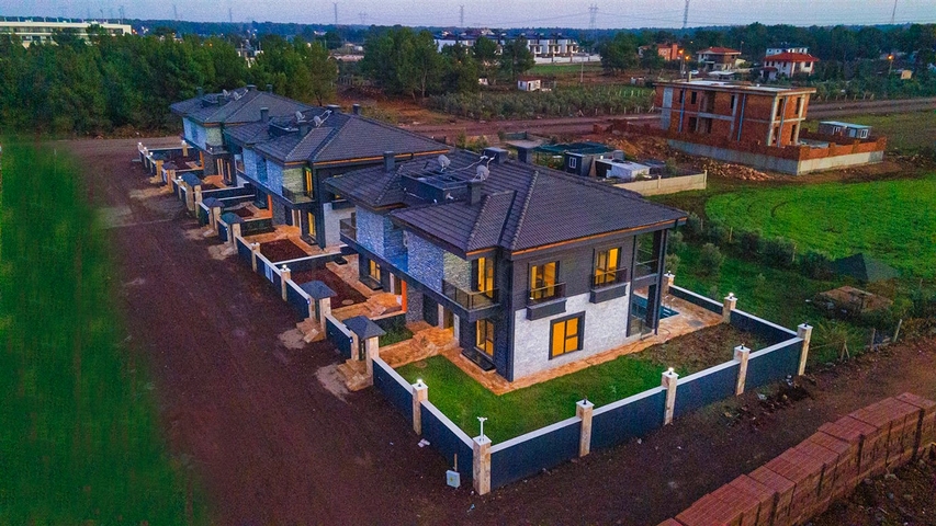 فلل 4 + 1 في دوشيميالتي-منطقة أنطاليا 