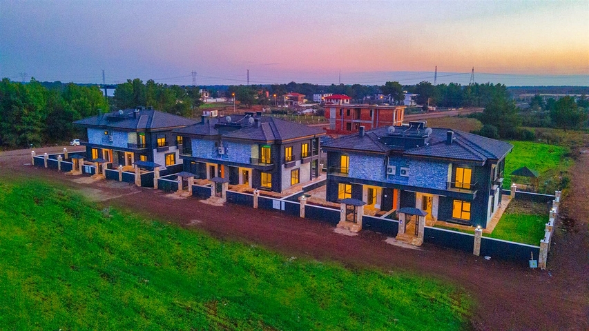 فلل 4 + 1 في دوشيميالتي-منطقة أنطاليا 