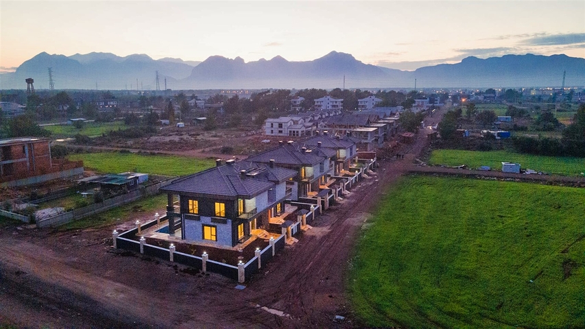 فلل 4 + 1 في دوشيميالتي-منطقة أنطاليا 