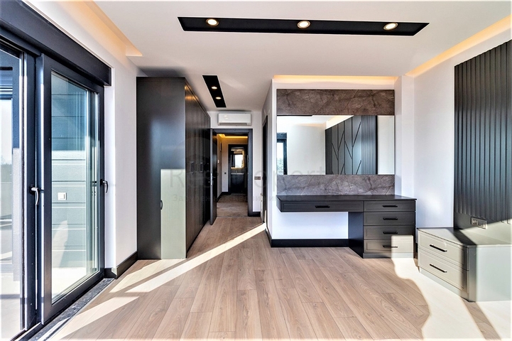 فلل 4 + 1 في دوشيميالتي-منطقة أنطاليا 