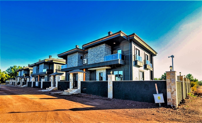 فلل 4 + 1 في دوشيميالتي-منطقة أنطاليا 