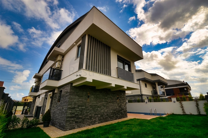 فيلات 3 + 1 في جوزيلوبا - حي أنطاليا 