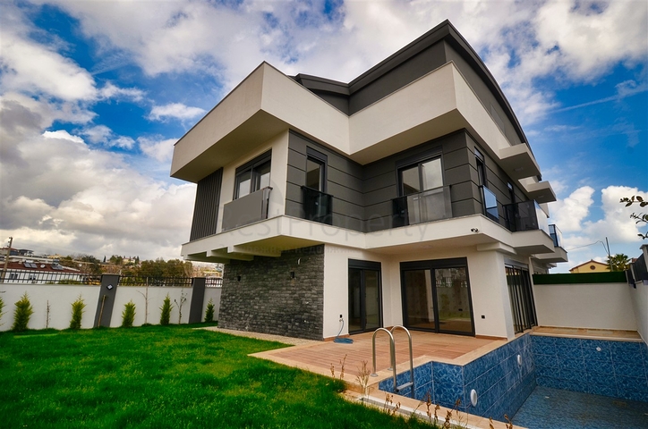 فيلات 3 + 1 في جوزيلوبا - حي أنطاليا 