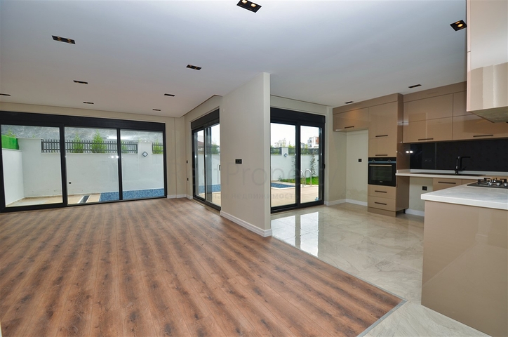 فيلات 3 + 1 في جوزيلوبا - حي أنطاليا 