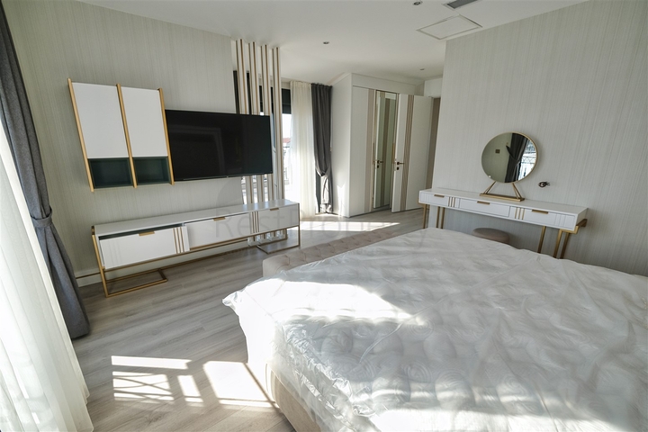 فلل 4 + 1 في منطقة بيليك أنطاليا 