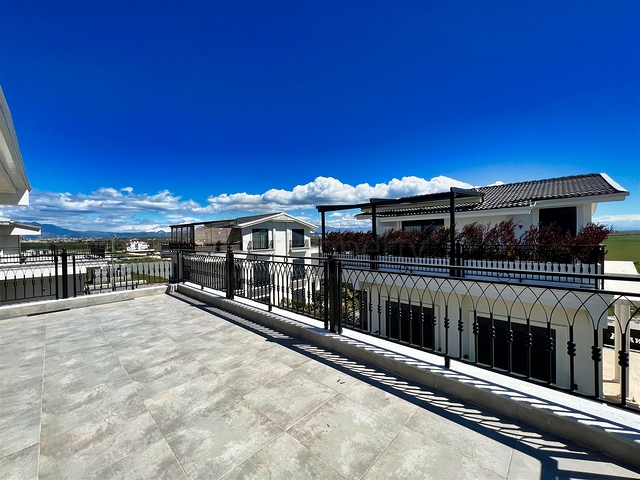 فلل 4 + 1 في منطقة بيليك أنطاليا 