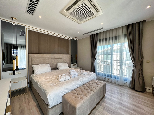 فلل 4 + 1 في منطقة بيليك أنطاليا 