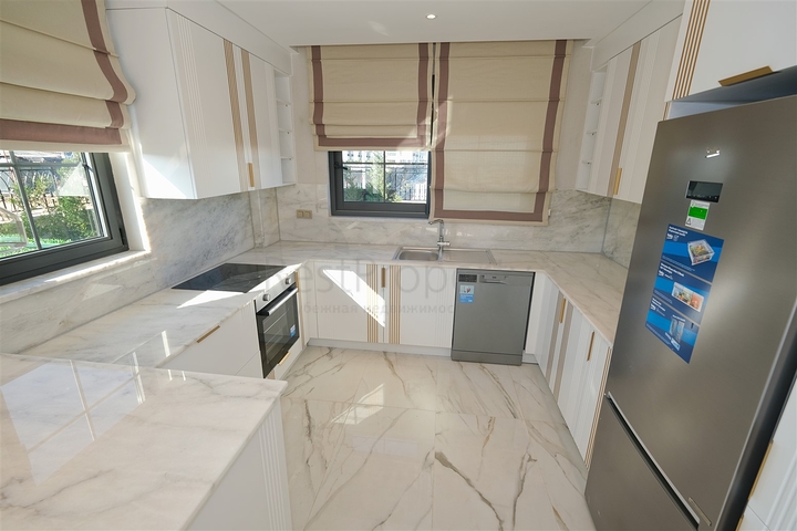 فلل 4 + 1 في منطقة بيليك أنطاليا 