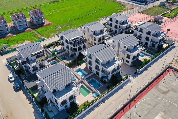 فلل 4 + 1 في منطقة بيليك أنطاليا 