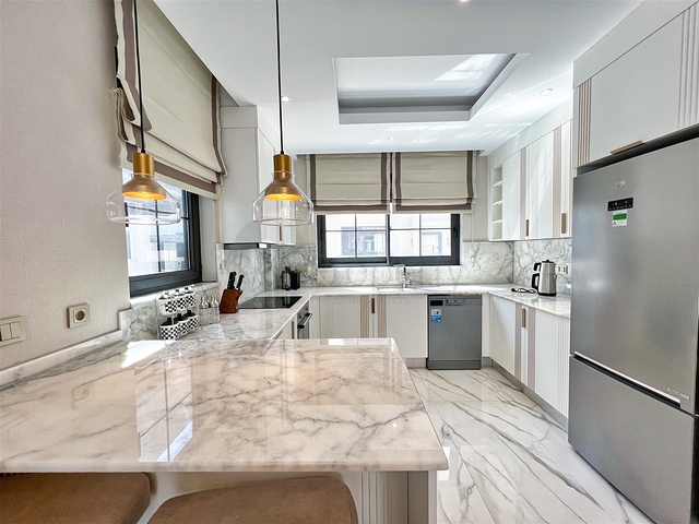 فلل 4 + 1 في منطقة بيليك أنطاليا 