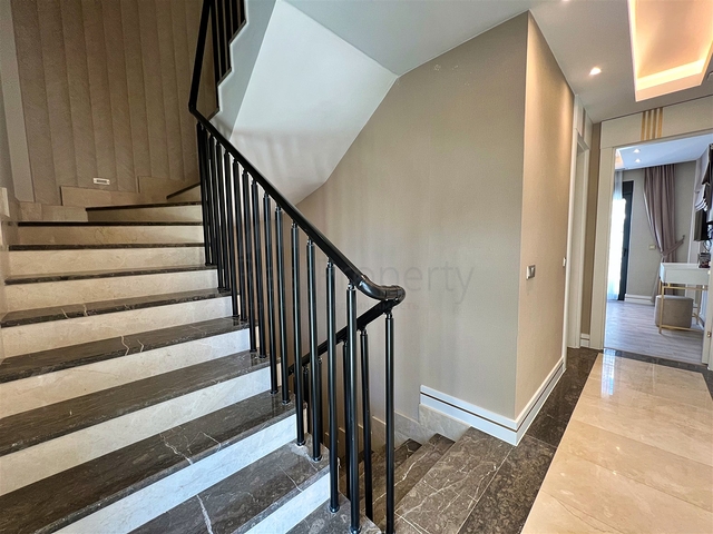 فلل 4 + 1 في منطقة بيليك أنطاليا 