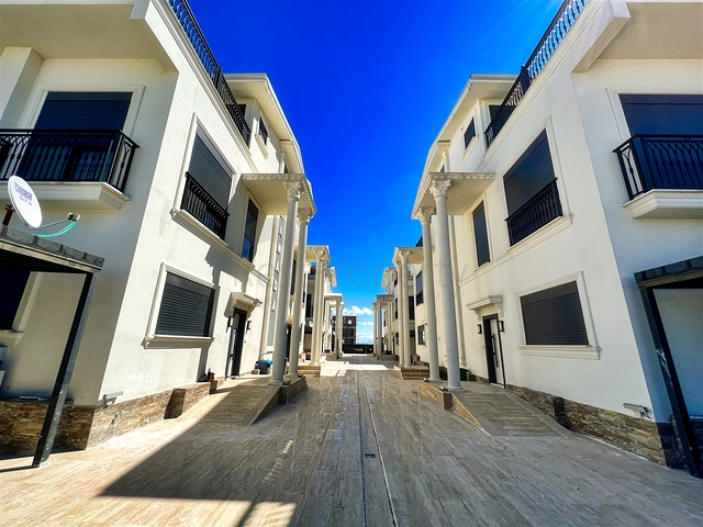 فلل 4 + 1 في منطقة بيليك أنطاليا 