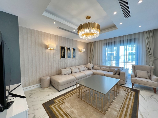 فلل 4 + 1 في منطقة بيليك أنطاليا 